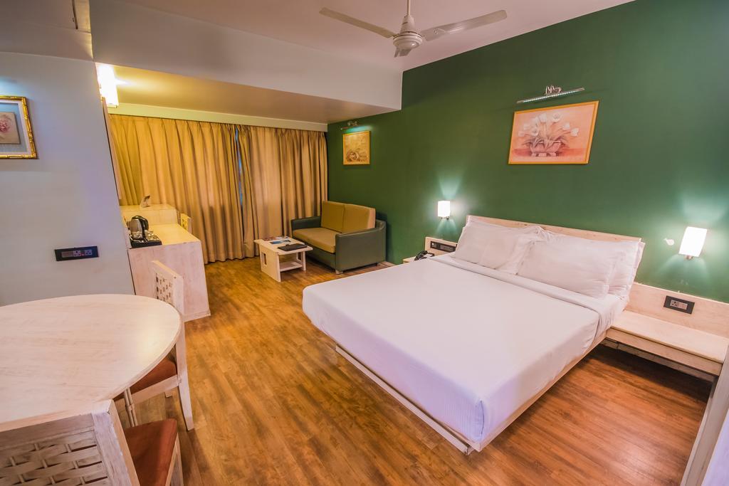 Infiniti Hotel And Spa Indore Exterior foto
