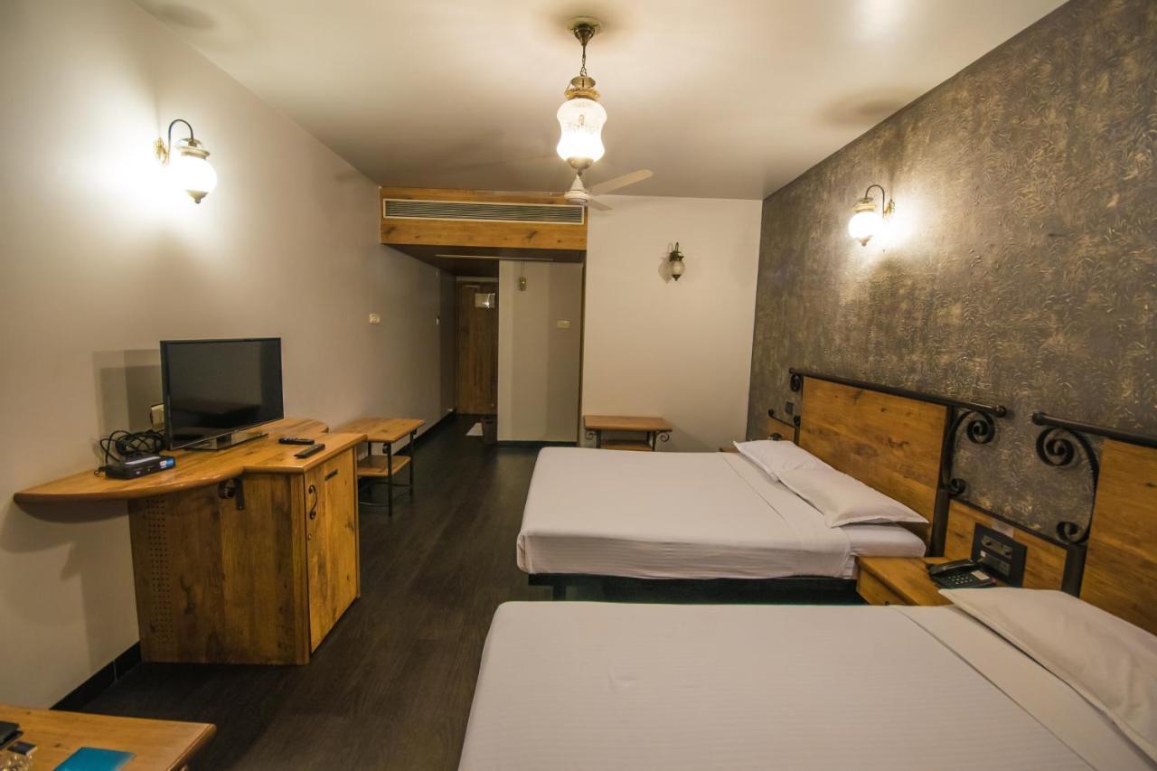 Infiniti Hotel And Spa Indore Exterior foto